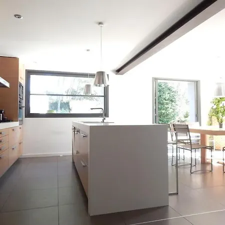 Contemporaine Proche De Montpellier