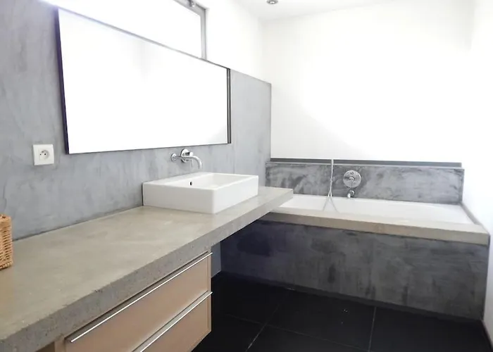 Contemporaine Proche De Montpellier