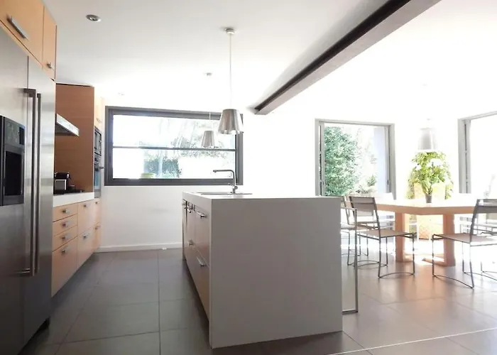 Contemporaine Proche De Montpellier